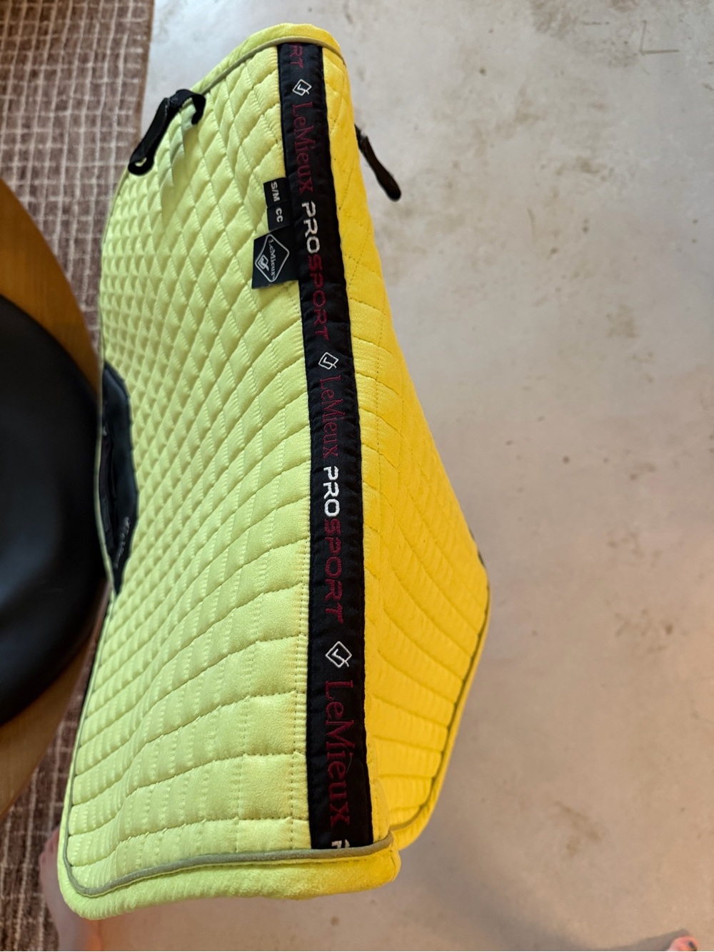 LeMieux Neon Yellow Quilted Saddle Pad - Bright Yellow Equestrian Pad - Picture 6 of 8